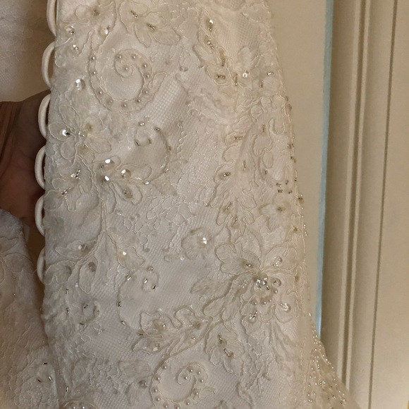 Alfred Angelo Wedding Gown size 6 - Picture 12 of 15